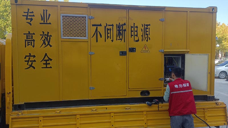 阿拉山口柴油发电机组和UPS电源配合使用时，如何避免切换过程中的电力中断？